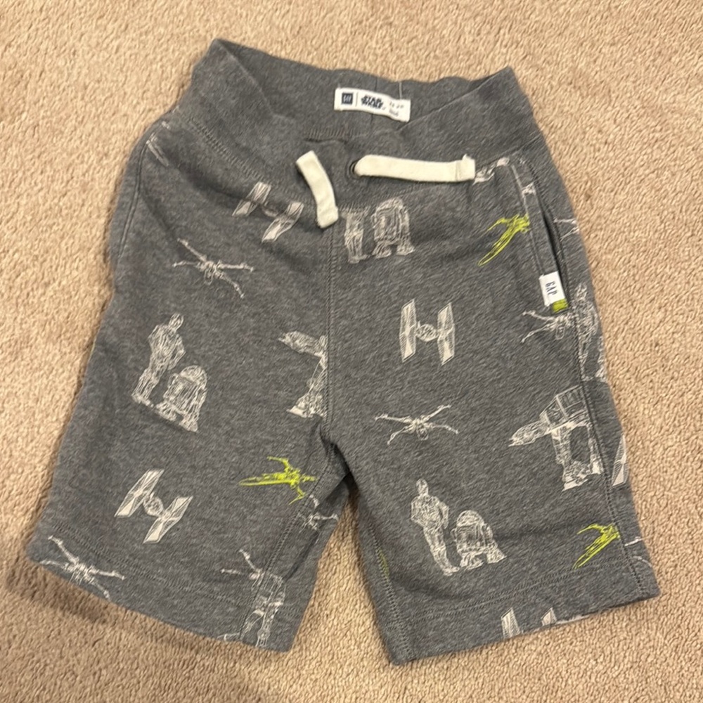 GAP Star Wars Kids Gray Shorts - XS, 4/5